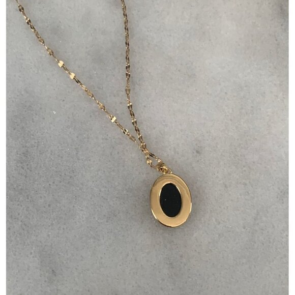 Gold Vintage Style Oval Pendant Necklace Brand New - Picture 2 of 4